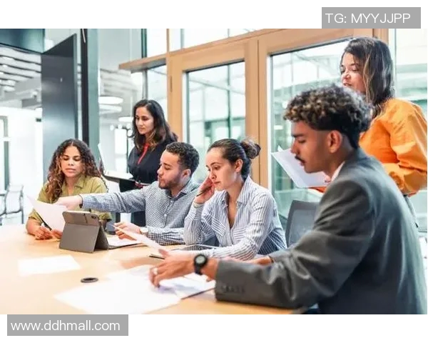 许钟豪的成长之路:从青涩少年到职场精英的奋斗历程与人生感悟 许钟豪的成长之路:从青涩少年到职场精英的奋斗历程与人生感悟