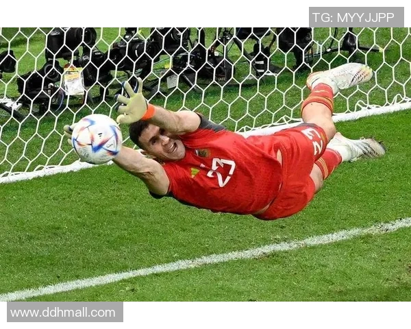 马丁内斯的传奇旅程：从新星崛起到足球世界的璀璨巨星