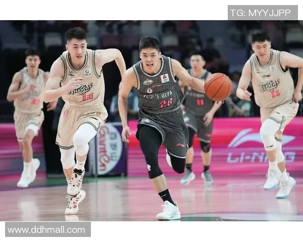 赵岩昊的篮球之路:从青涩少年到CBA明星的成长历程与心路历程 赵岩昊的篮球之路:从青涩少年到CBA明星的成长历程与心路历程