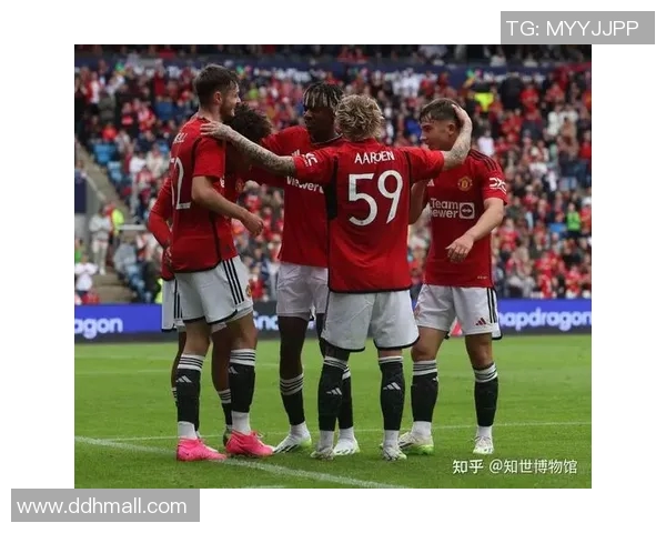 曼联与利兹联激战成和双方球迷热议比赛精彩瞬间